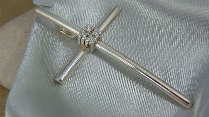 Сребърен медальон кръст с цирконий