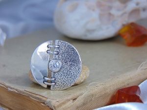 Сребърен пръстен за жена с циркон