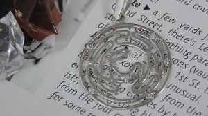 Сребърен медальон с цирконий