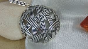 Сребърен медальон с цирконий