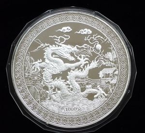 Фина монета " Годината на Дракона " 120мм 2012г.